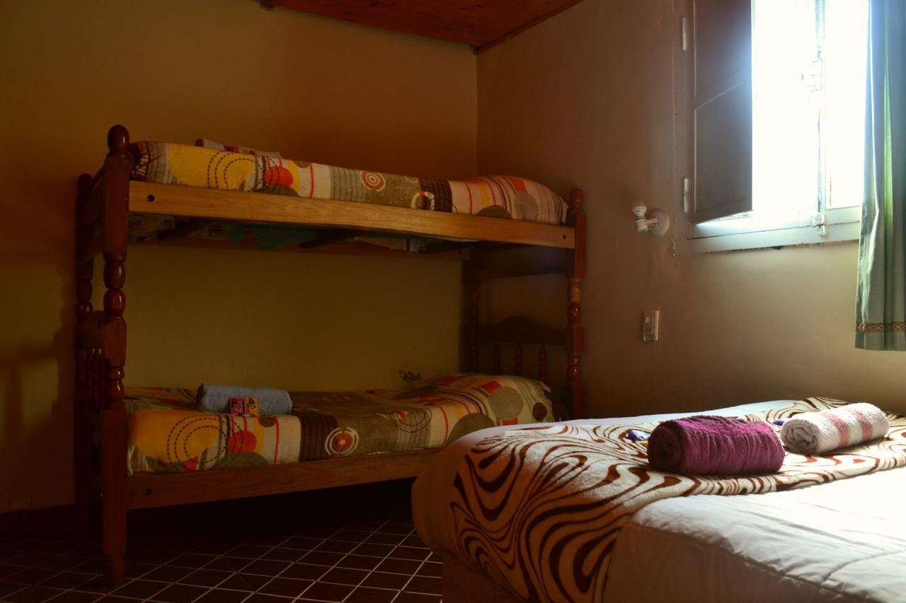 Giramundo Hostel Suites ウマウアカ エクステリア 写真